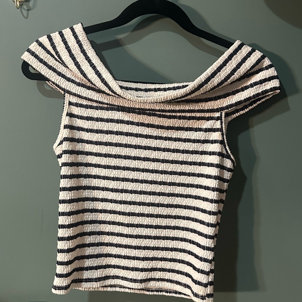 Lulu's Off-Shoulder Shirt in Black and Cream Size M